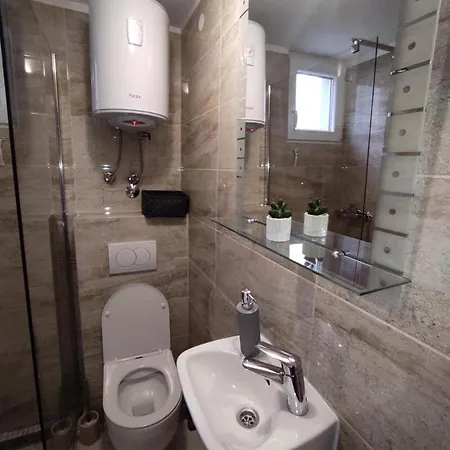 Bellus Apartment-completely Renovated شقة *