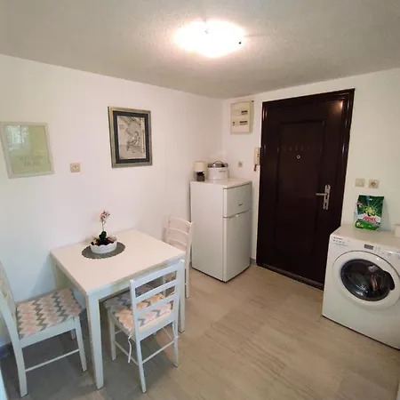 Bellus Apartment-completely Renovated דירה